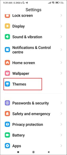 برنامه Settings را باز کنید و روی 'Themes' ضربه بزنید.