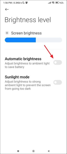 اکنون، روی کلید «Automatic brightness» ضربه بزنید و آن را خاموش کنید.