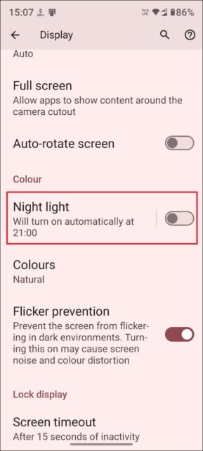 صفحه نمایش را در برنامه تنظیمات باز کنید و روی 'Night Light' ضربه بزنید.