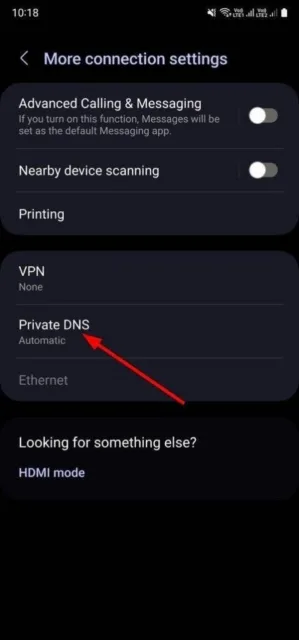 به Connections > More connection settings > Private DNS بروید.