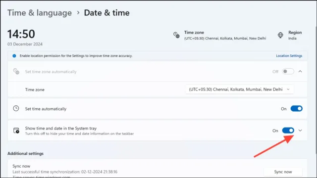 روی گزینه Show data and time in the system tray کلیک کنید